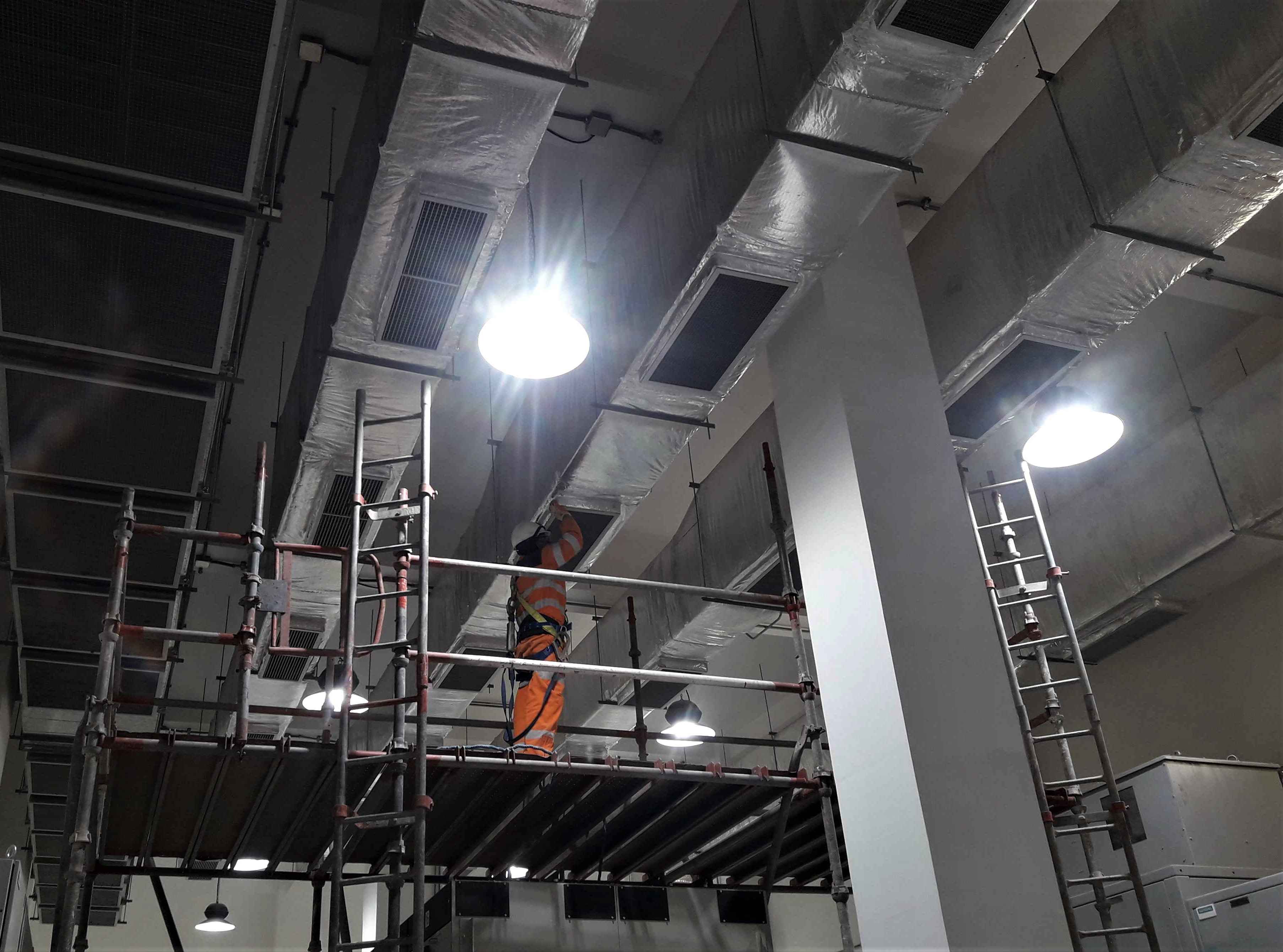 Instalación y mantenimiento de ductos de aire